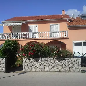 apartments-matic-omisalj.primorje-gorskikotar.com/
