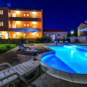https://apartments-bonex.hotelinzadar.com
