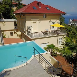 https://apartments-villa-atta.primorje-gorskikotar.com